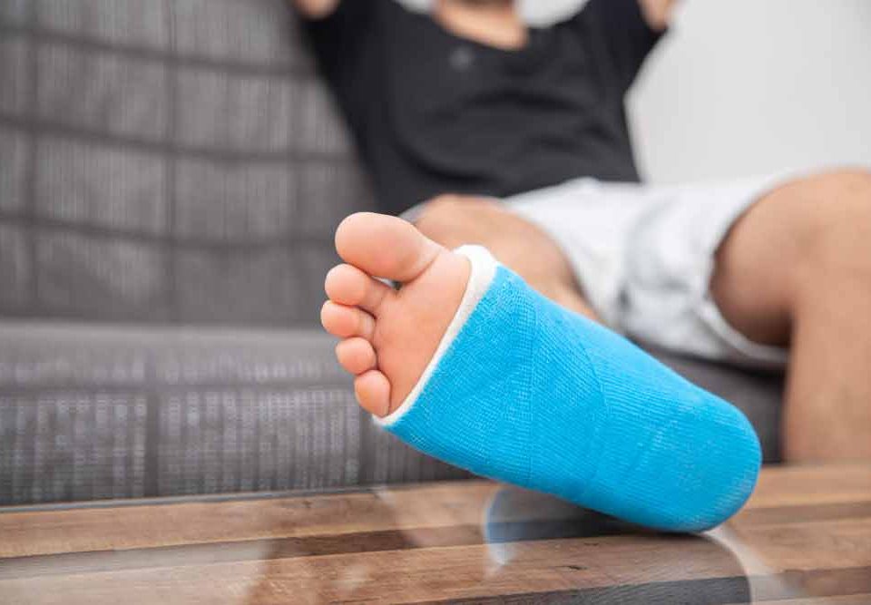 signs of broken foot